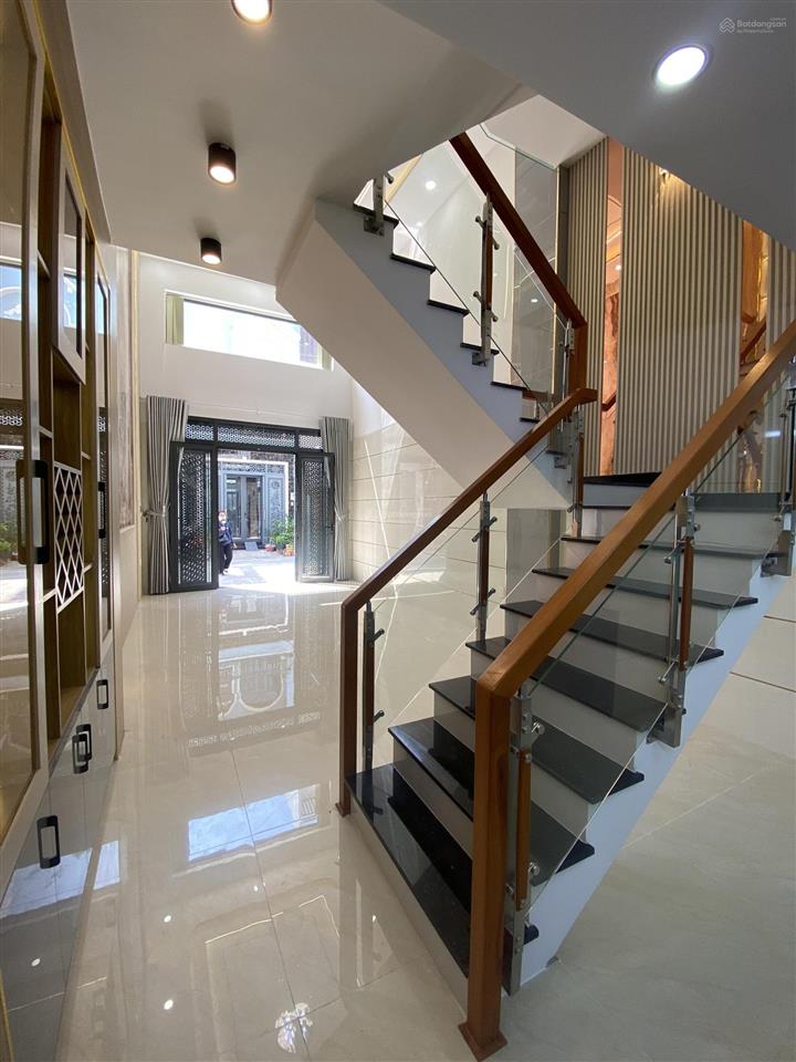Nhà 5 tầng full nội thất, khu vip đồng bộ, vỉa hè, điện âm, chỉ 6tỷ2 còn tl mạnh