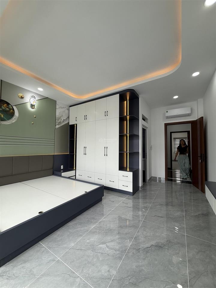 Nhà 5 tầng ngay cầu bưng lê trọng tấn, 4.5x19, có sẵn ô chờ thang máy