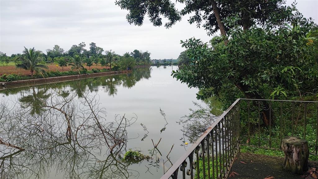 Bán lô đất view hồ cực đẹp tại xã đoài phương