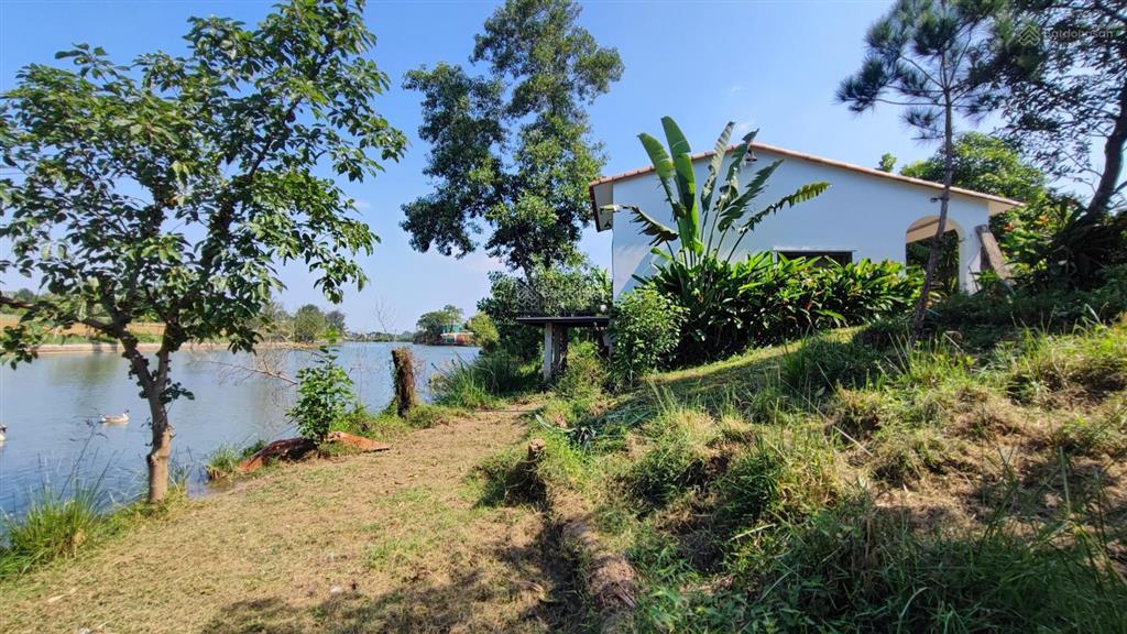 Bán lô đất view hồ cực đẹp tại xã đoài phương