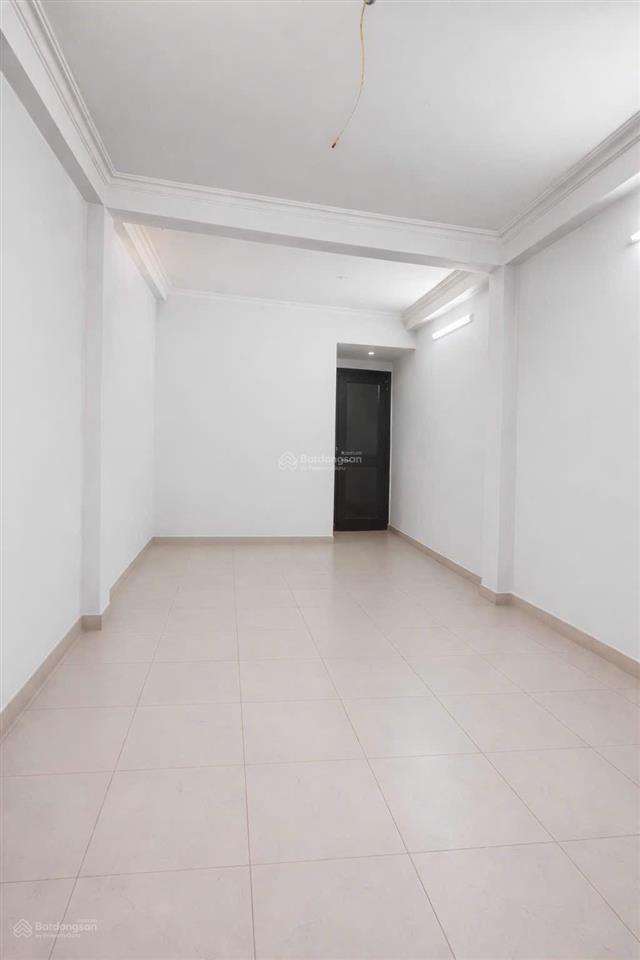 Mặt phố cổ nhuế buôn bán kinh doanh cực đỉnh
5 tầng 35 m.
chủ ngộp nên bán rẻ.