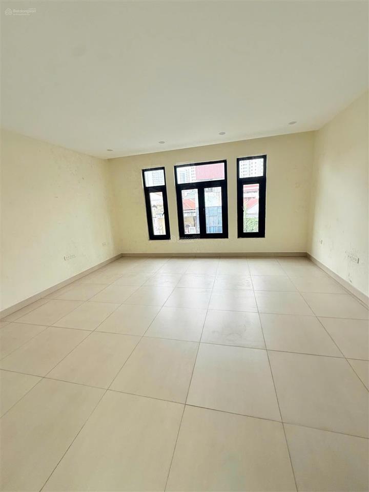Choo thuê.ê nhà phân lô xuân la ngõ rộng ô tô tránh 101m2 x 5 tầng, mặt tiền 6m vỉa hè rộng