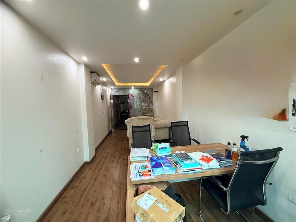 Cho thuê nhà mặt phố trần cung nghĩa đô
* dt 80m x 4,5 tầng, mặt đường, kinh doanh tốt
* kh