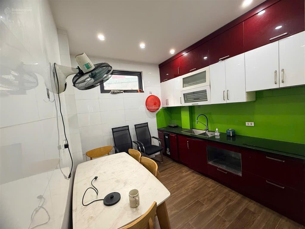 Cho thuê nhà mặt phố trần cung nghĩa đô
* dt 80m x 4,5 tầng, mặt đường, kinh doanh tốt
* kh
