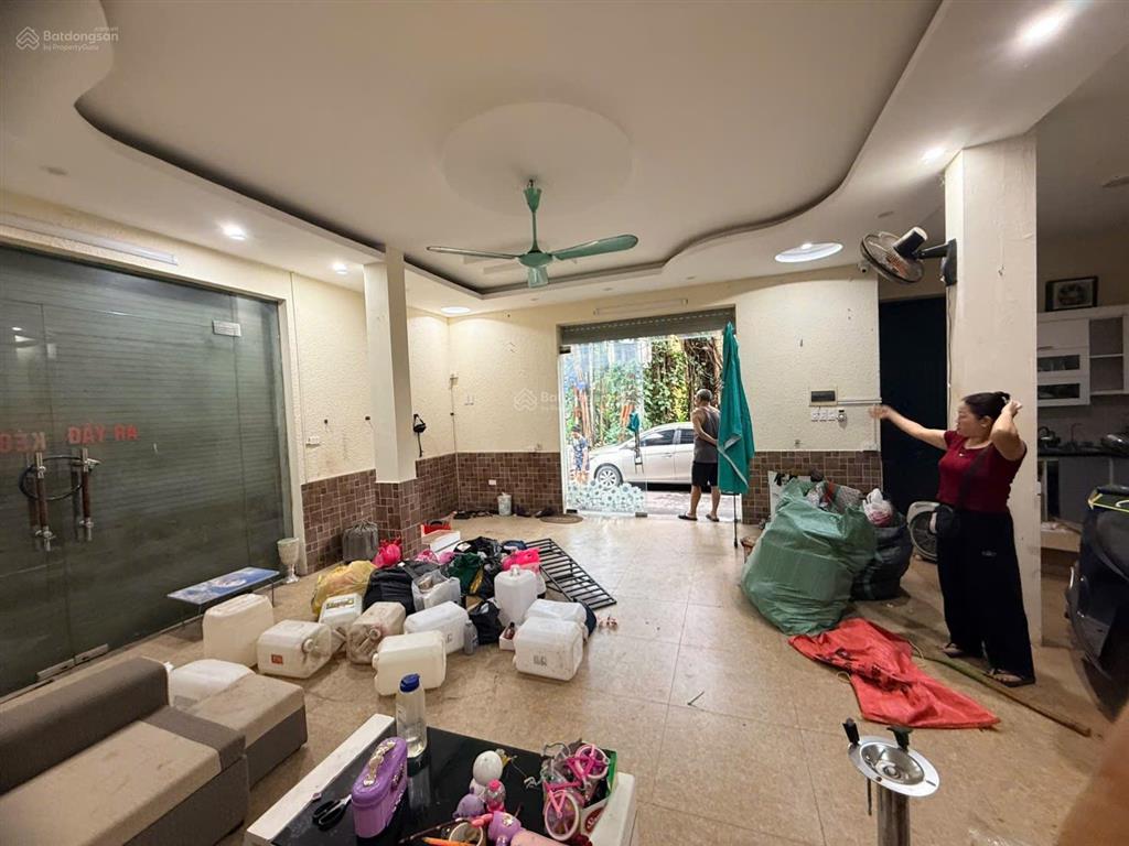 Cho thuê nhà nguyên căn ngõ 38 xuân la không chdv 70m/sàn 6 ngủ 19 triệu hợp ở gđ, văn phòng.