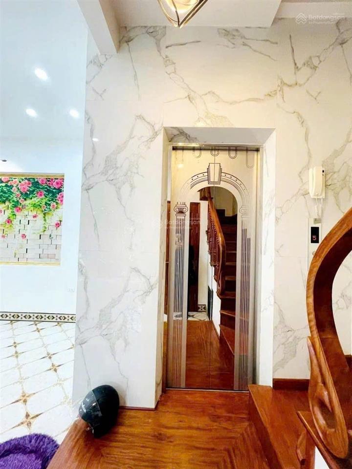 Cho thuê nhà đường bưởi ba đình / cầu giấy 70m, lô góc hợp văn phòng, spa, lớp học