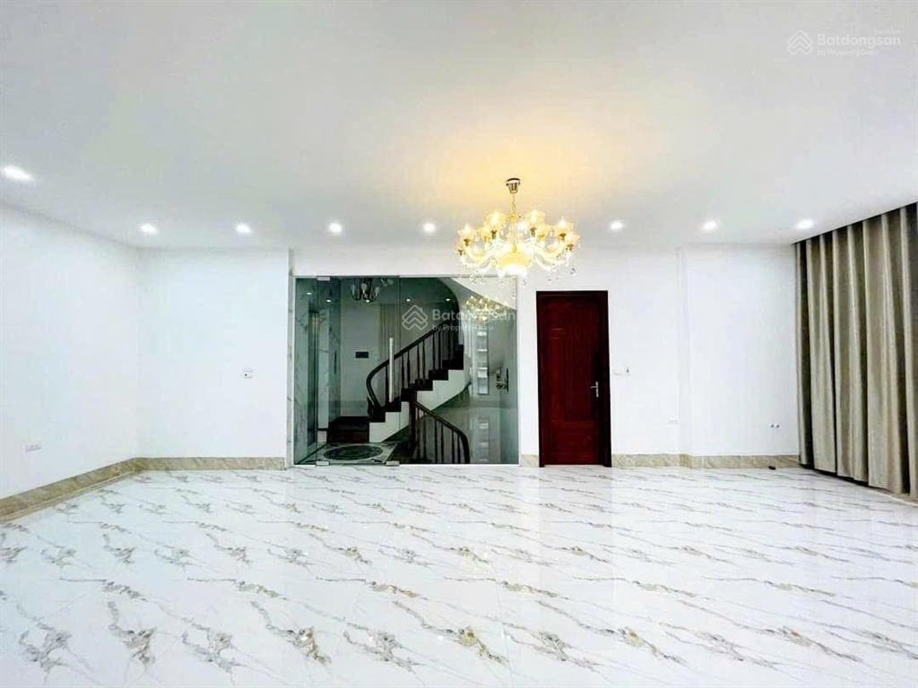 Cho thuê nhà đường bưởi ba đình / cầu giấy 70m, lô góc hợp văn phòng, spa, lớp học
