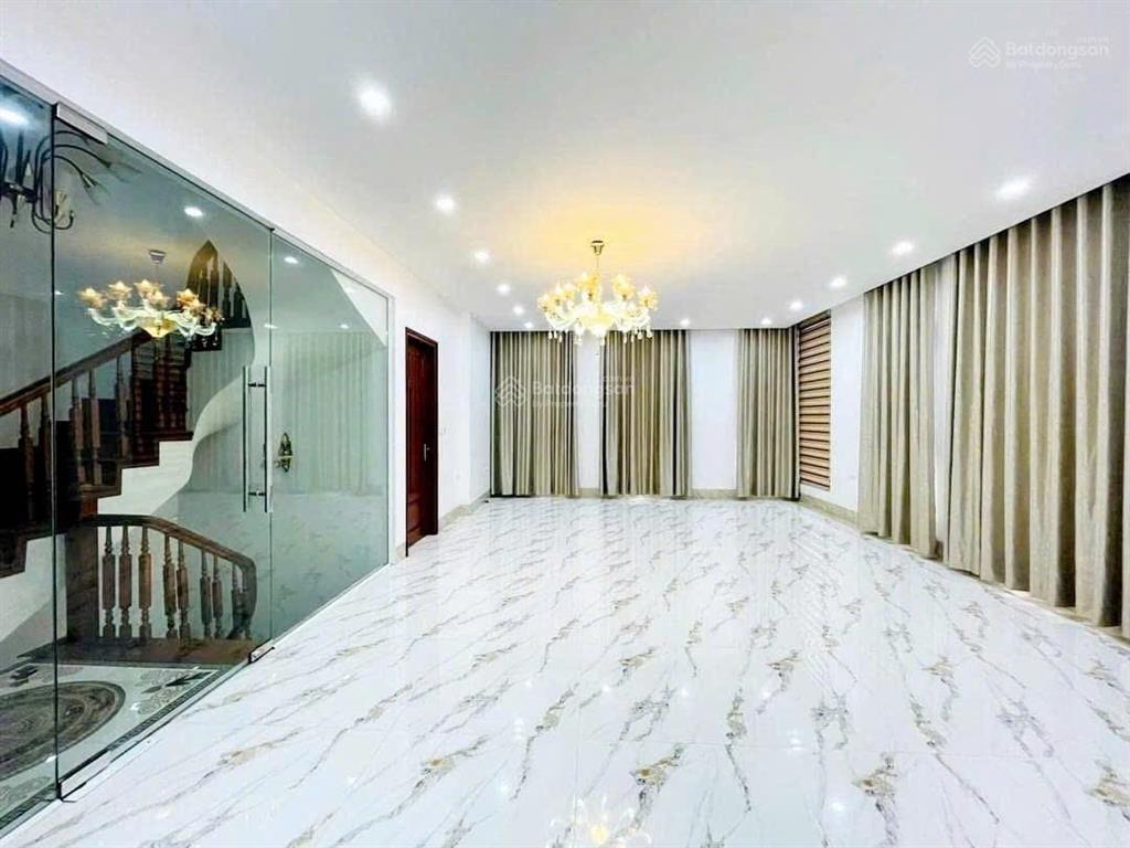 Cho thuê nhà đường bưởi ba đình / cầu giấy 70m, lô góc hợp văn phòng, spa, lớp học