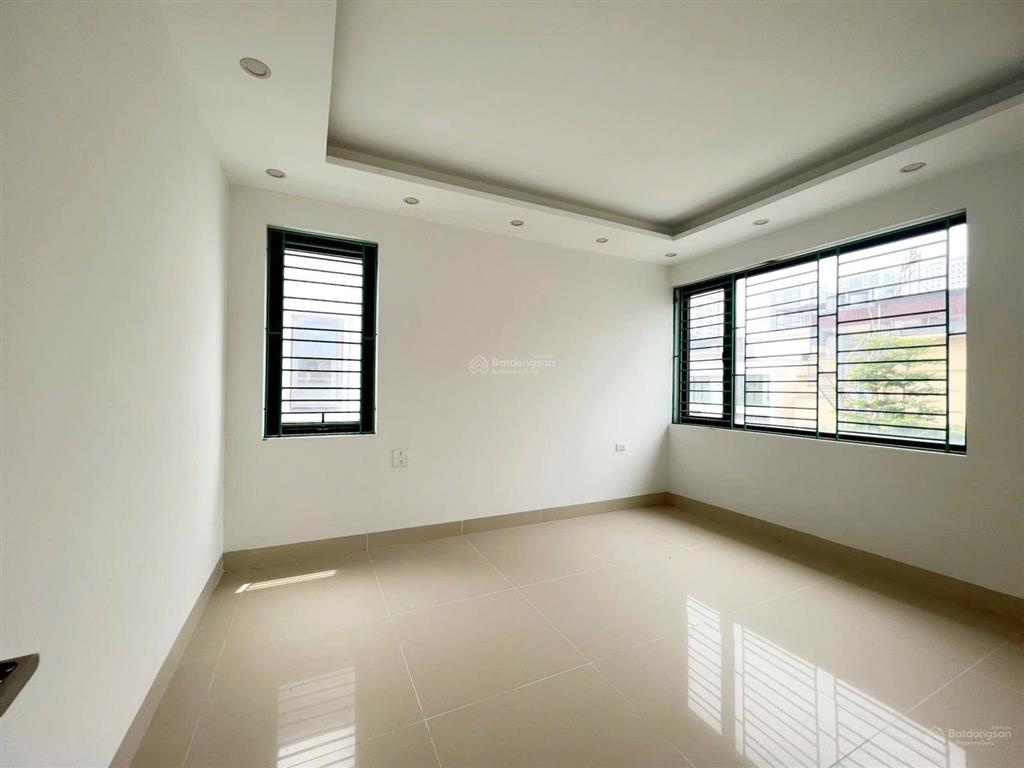 Cho thuê biệt thự ngoại giao đoàn  dt 240m x 3.5 tầng  thông sàn  ưu tiên vp & mô hình sạch
