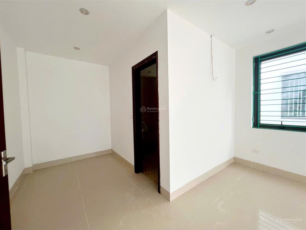 Cho thuê biệt thự ngoại giao đoàn  dt 240m x 3.5 tầng  thông sàn  ưu tiên vp & mô hình sạch