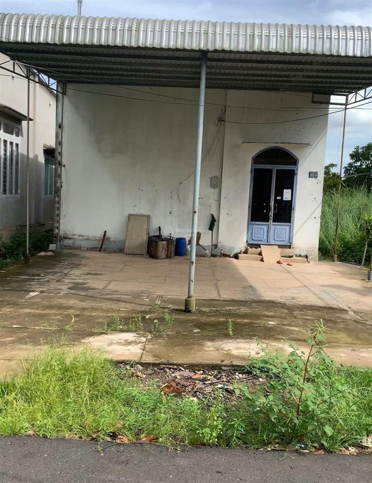 Chính chủ cần bán căn nhà cấp bốn đang cho thuê