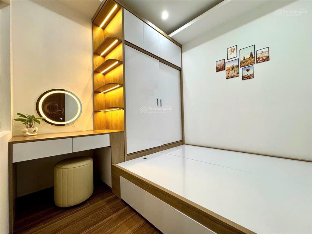 Ccmn 2 ngủ nguyễn trãi  ngã tư sở  ô tô 7 chỗ đỗ cửa  ban công thoáng sáng  gần royal city