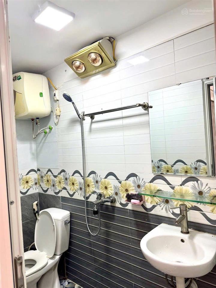 Ccmn 2 ngủ nguyễn trãi  ngã tư sở  ô tô 7 chỗ đỗ cửa  ban công thoáng sáng  gần royal city