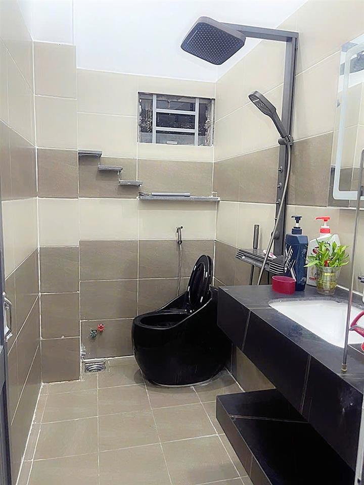 Bình Tân: Bán nhà mặt phố 72m2, 3 tầng, 4PN, sổ hồng, 8.5 tỷ - Vị trí vàng, tiện ích đầy