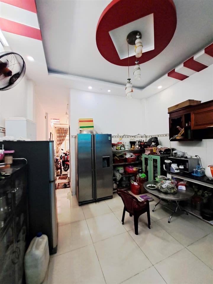 Bán nhà 2 tầng hẻm 4m tại bình tân: 48m2, 2pn, sổ hồng trao tay, giá 4 tỷ - không gian