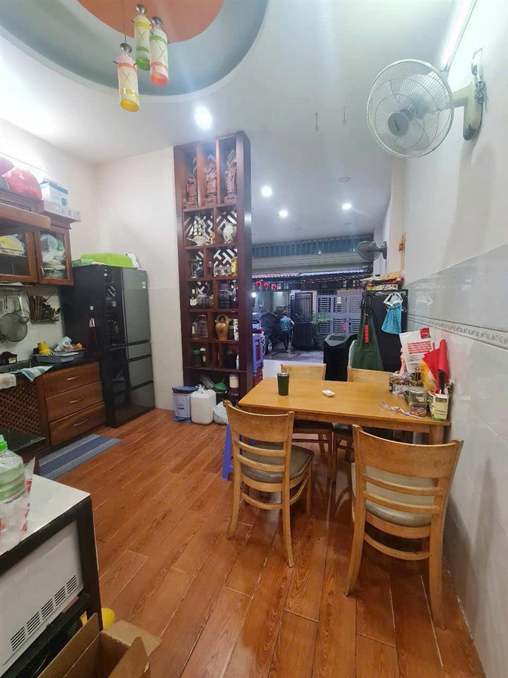 Bán nhà 2 tầng hẻm 4m tại bình tân: 48m2, 2pn, sổ hồng trao tay, giá 4 tỷ - không gian