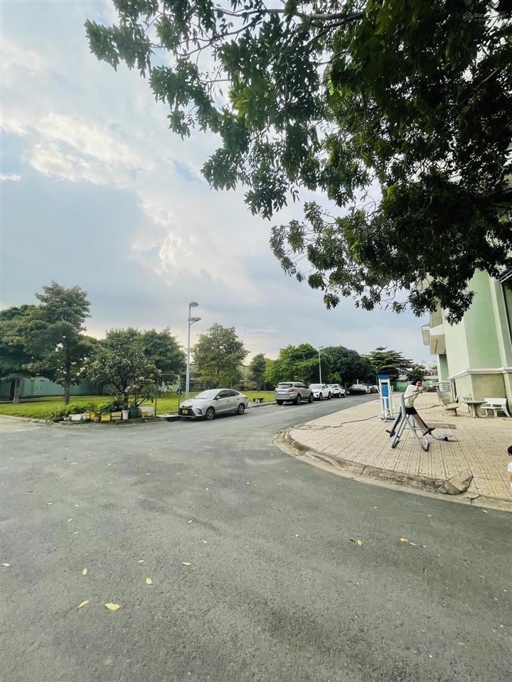 Bán chung cư nhất lan 2. 67m2. 2pn căn góc bancon thoáng mát chỉ 2x tỷ. sổ hồng sẵn