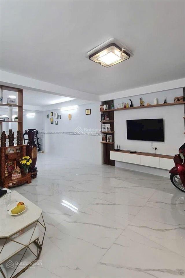 Nhà mới 3 tầng hxh lọ tẻ. chợ đêm bà hom. ngang 5m * 17m. shr.0938 726 ***