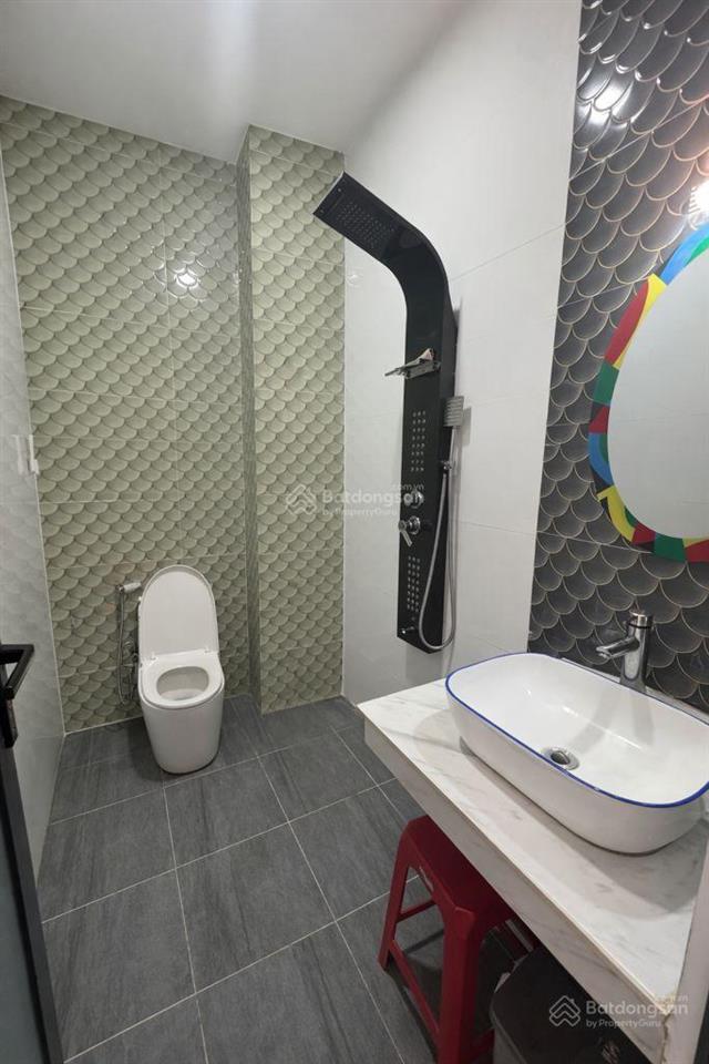 Biệt phủ ngay trường thcs hồ văn long. ngang 10,2m * 8m.shr. chỉ 6,8 tỷ tl. 0938 726 ***