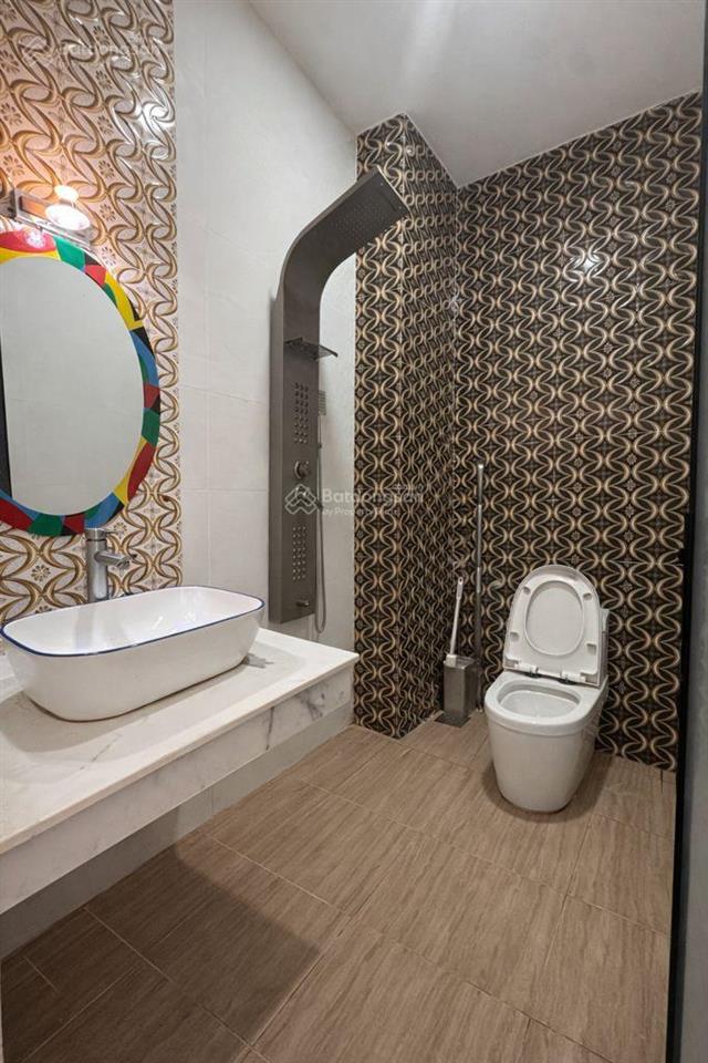 Biệt phủ ngay trường thcs hồ văn long. ngang 10,2m * 8m.shr. chỉ 6,8 tỷ tl. 0938 726 ***