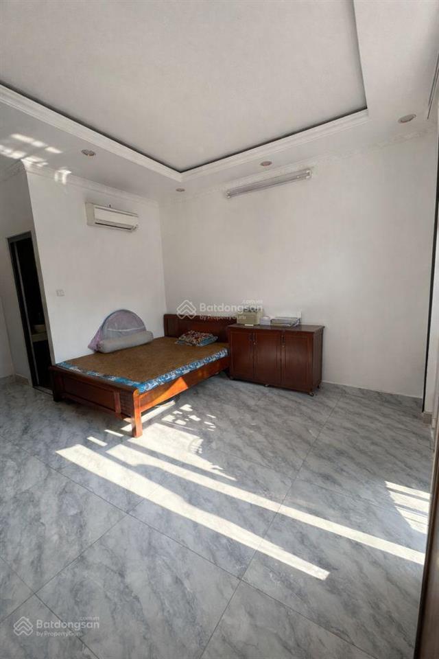 Biệt phủ ngay trường thcs hồ văn long. ngang 10,2m * 8m.shr. chỉ 6,8 tỷ tl. 0938 726 ***