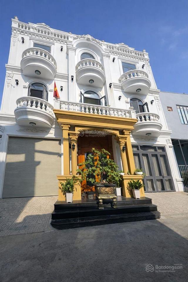 Biệt phủ ngay trường thcs hồ văn long. ngang 10,2m * 8m.shr. chỉ 6,8 tỷ tl. 0938 726 ***