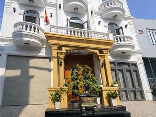 Biệt phủ ngay trường thcs hồ văn long. ngang 10,2m * 8m.shr. chỉ 6,8 tỷ tl. 0938 726 ***