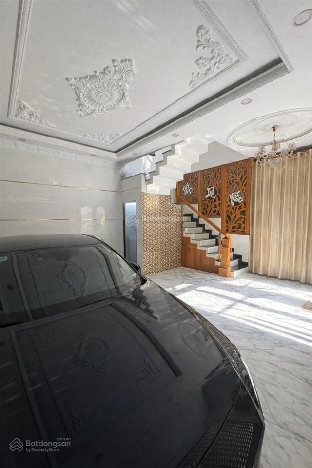 Biệt phủ ngay trường thcs hồ văn long. ngang 10,2m * 8m.shr. chỉ 6,8 tỷ tl. 0938 726 ***