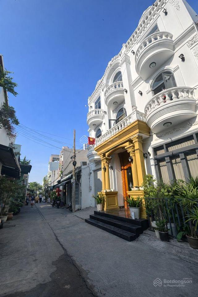 Biệt phủ ngay trường thcs hồ văn long. ngang 10,2m * 8m.shr. chỉ 6,8 tỷ tl. 0938 726 ***