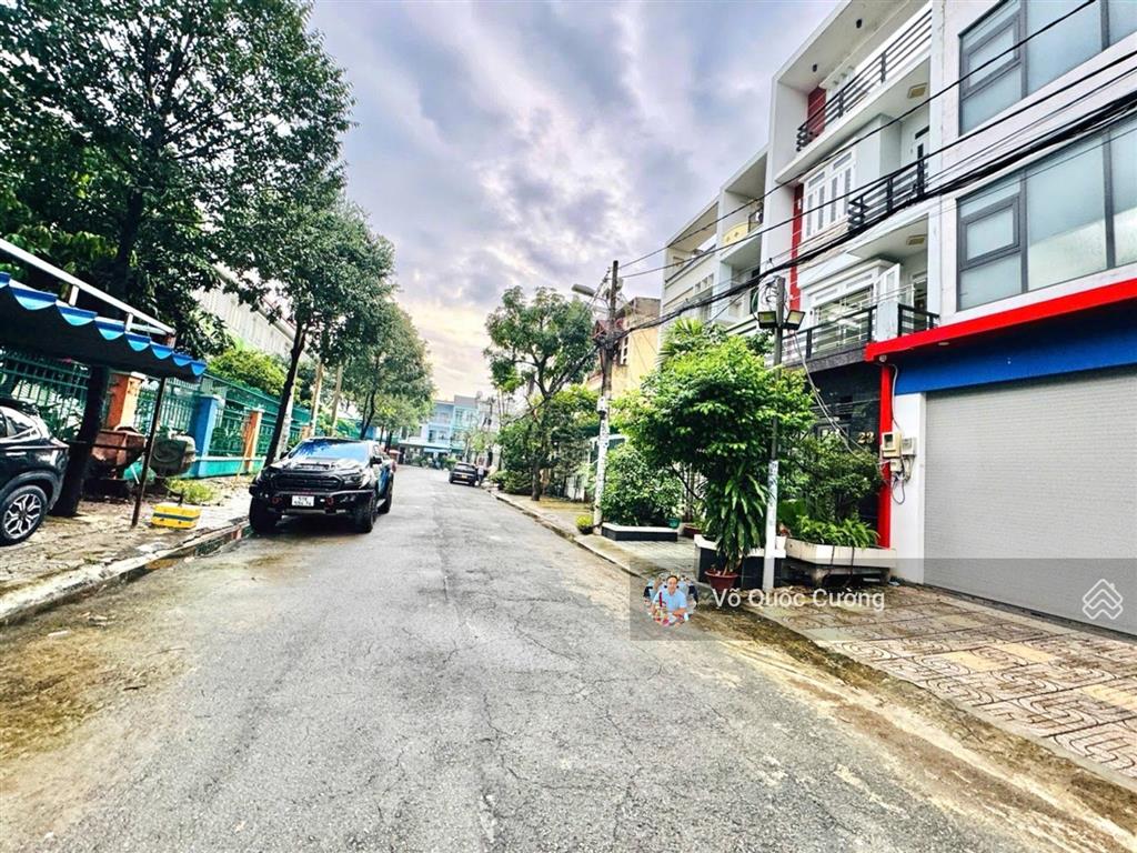 Nhà mặt phố sát khu tên lửa bình tân 250m2. 4 tầng btct 6pn6wc đang cho thuê 50tr/tháng. shr