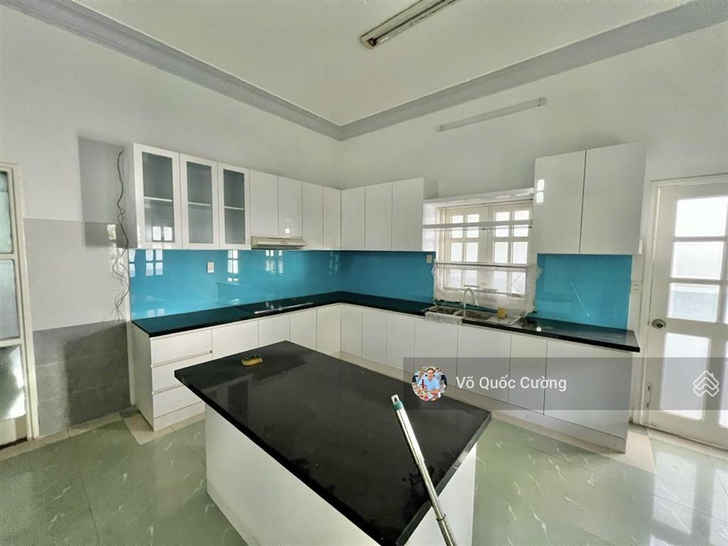 Cho thuê biệt thự 250m2, 30tr/tháng tại lộ tẻ, tân tạo  bình tân  4pn4wc. vừa ở vừa làm vpct