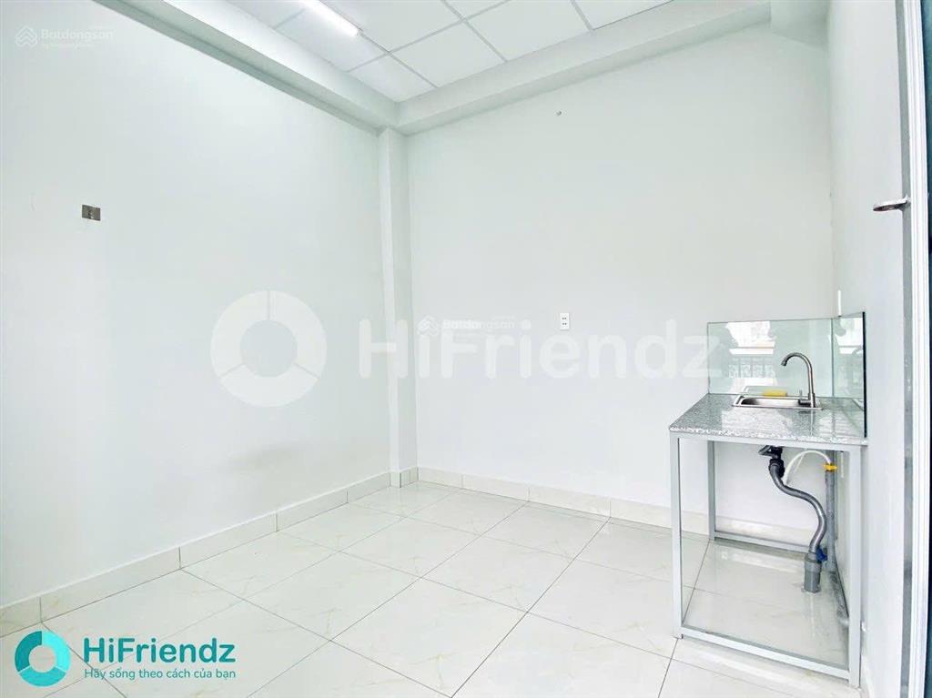 Gần cầu nguyễn tri phương  có thang máy  sẵn máy lạnh  ở liền được
