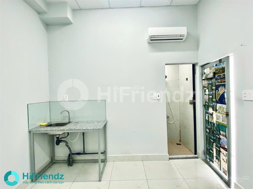 Gần cầu nguyễn tri phương  có thang máy  sẵn máy lạnh  ở liền được