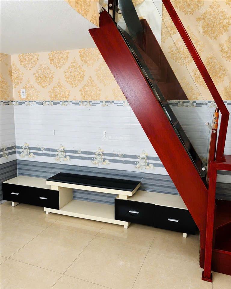 Căn hộ 35m², sổ riêng, khu mặt tiền tỉnh lộ 824, khu dân cư đông đúc.
