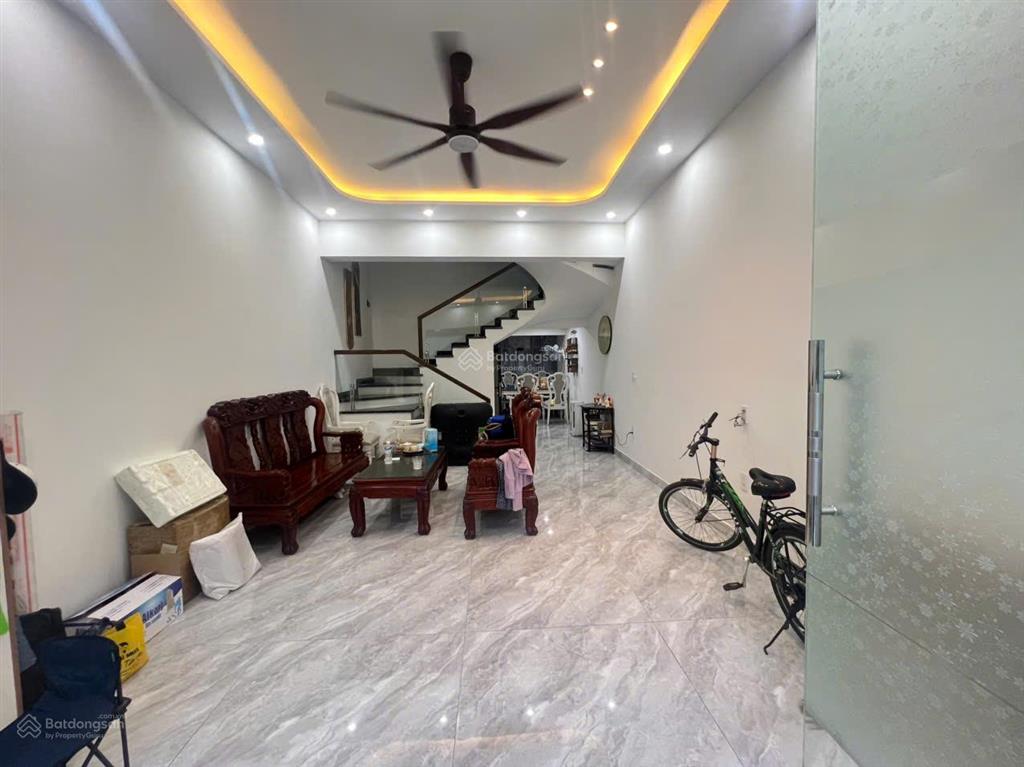 Cho thuê nhà gần mđ, ô tô đỗ 20m, giá 7.5tr