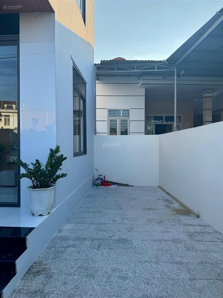 Chỉ 3 tỷ 200 nhà vila diên khánh  gần biển 10 phút ngang 10m dọn vào ở ngay .