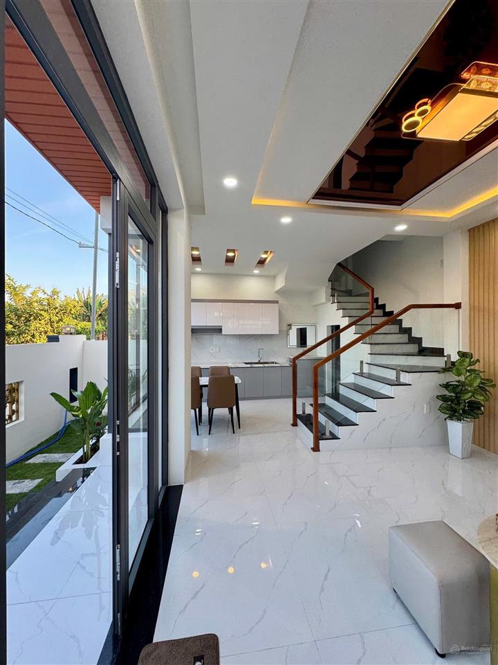 Chỉ 3 tỷ 200 nhà vila diên khánh  gần biển 10 phút ngang 10m dọn vào ở ngay .