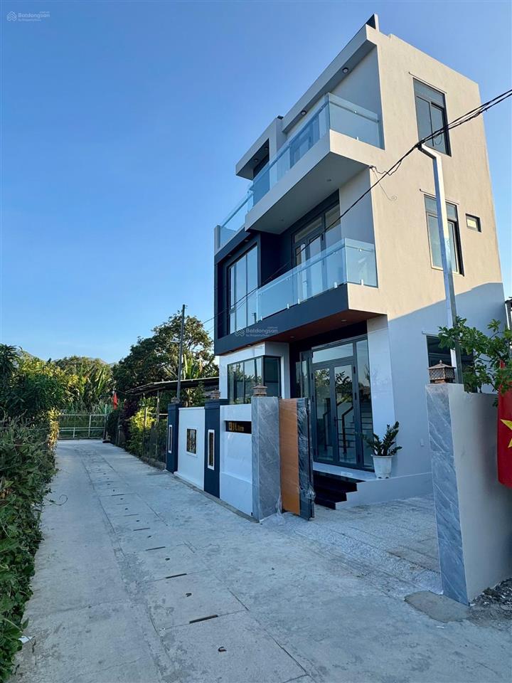 Chỉ 3 tỷ 200 nhà vila diên khánh  gần biển 10 phút ngang 10m dọn vào ở ngay .