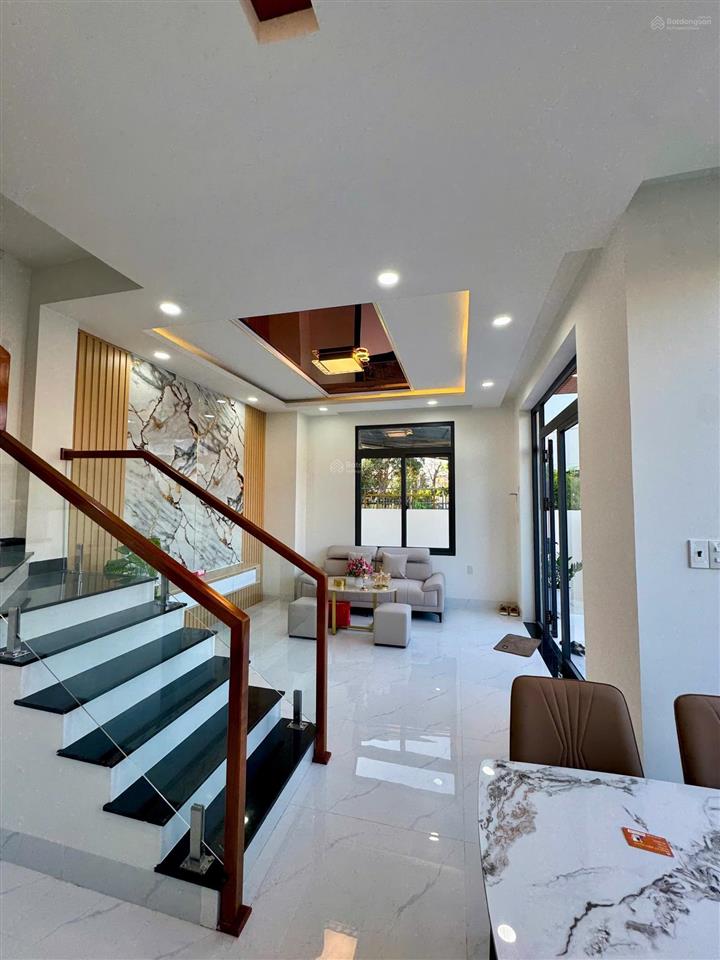 Chỉ 3 tỷ 200 nhà vila diên khánh  gần biển 10 phút ngang 10m dọn vào ở ngay .