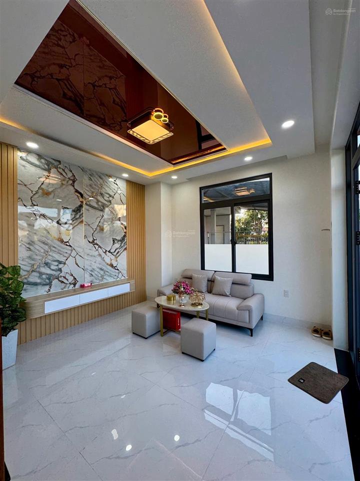 Chỉ 3 tỷ 200 nhà vila diên khánh  gần biển 10 phút ngang 10m dọn vào ở ngay .