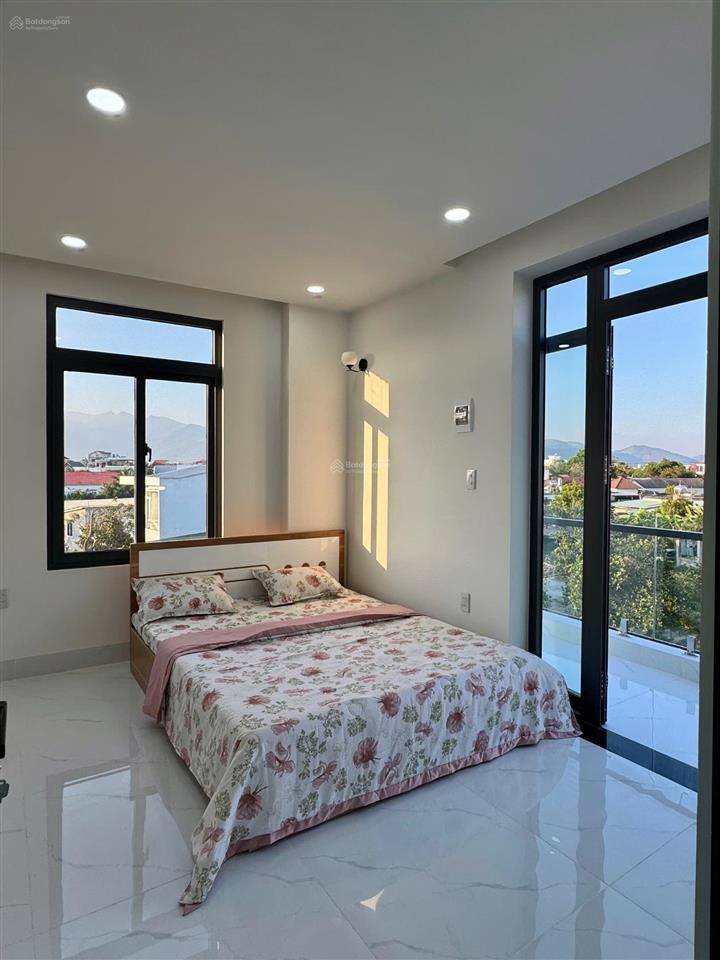 Chỉ 3 tỷ 200 nhà vila diên khánh  gần biển 10 phút ngang 10m dọn vào ở ngay .