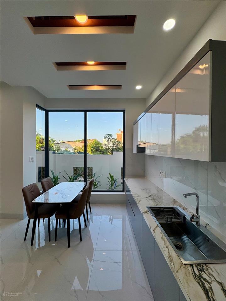 Chỉ 3 tỷ 200 nhà vila diên khánh  gần biển 10 phút ngang 10m dọn vào ở ngay .