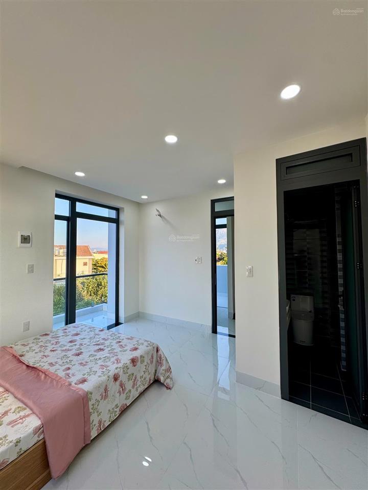 Chỉ 3 tỷ 200 nhà vila diên khánh  gần biển 10 phút ngang 10m dọn vào ở ngay .