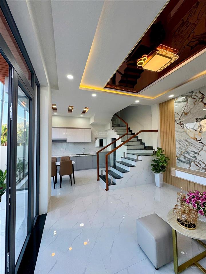 Chỉ 3 tỷ 200 nhà vila diên khánh  gần biển 10 phút ngang 10m dọn vào ở ngay .