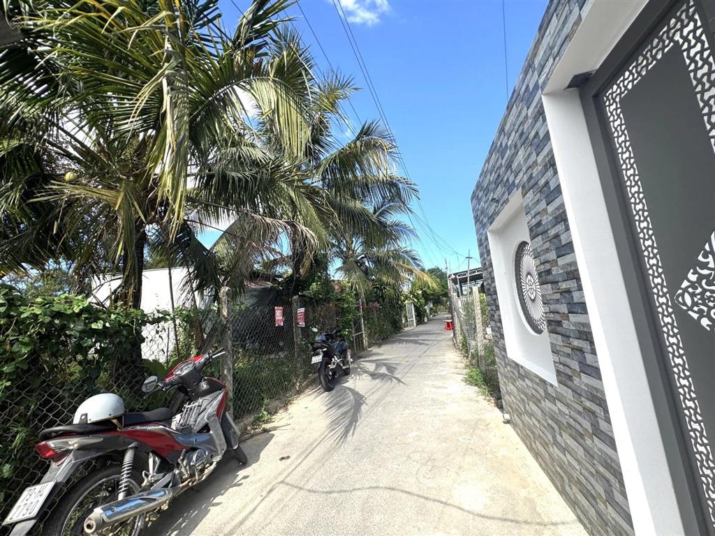 Bán nhà mới 2 tầng chỉ 1 tỷ 630 diên khánh đường otô dọn vào ở ngay .