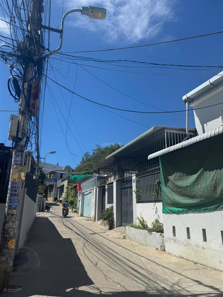 Bán gấp nhà phường bắc nha trang 1 trệt 1 lầu gần biển sổ hồng riêng! giá giảm 200 triệu