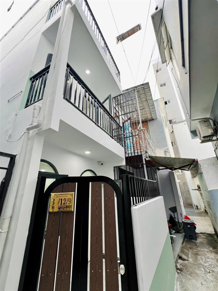 Bán nhà mặt phố 3 tầng mới đường hùng vương, phường nha trang, 4tỷ850 chính chủ uy tín