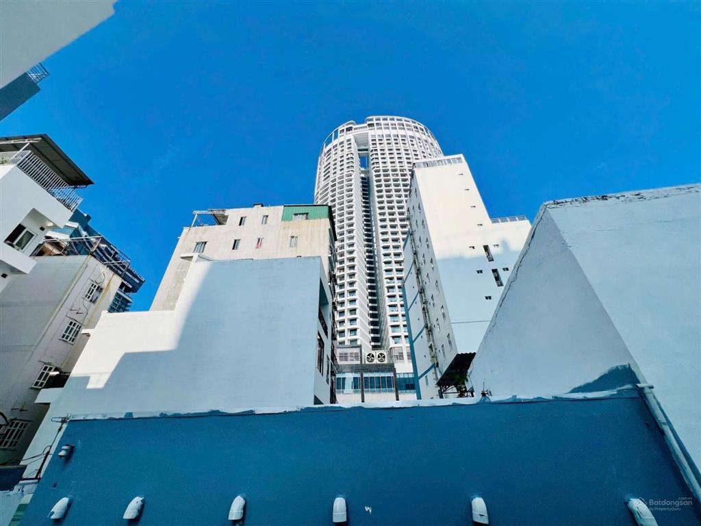 Bán nhà mặt phố 3 tầng mới đường hùng vương, phường nha trang, 4tỷ850 chính chủ uy tín