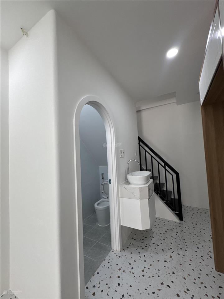 Bán nhà mặt phố 3 tầng mới đường hùng vương, phường nha trang, 4tỷ850 chính chủ uy tín