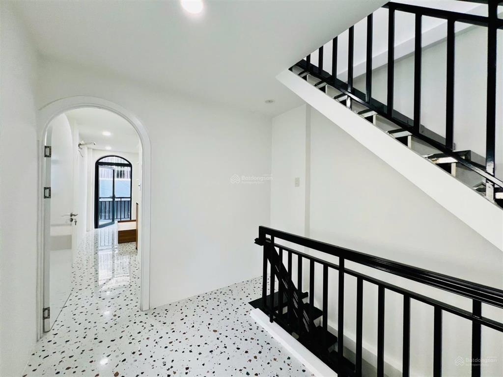 Bán nhà mặt phố 3 tầng mới đường hùng vương, phường nha trang, 4tỷ850 chính chủ uy tín